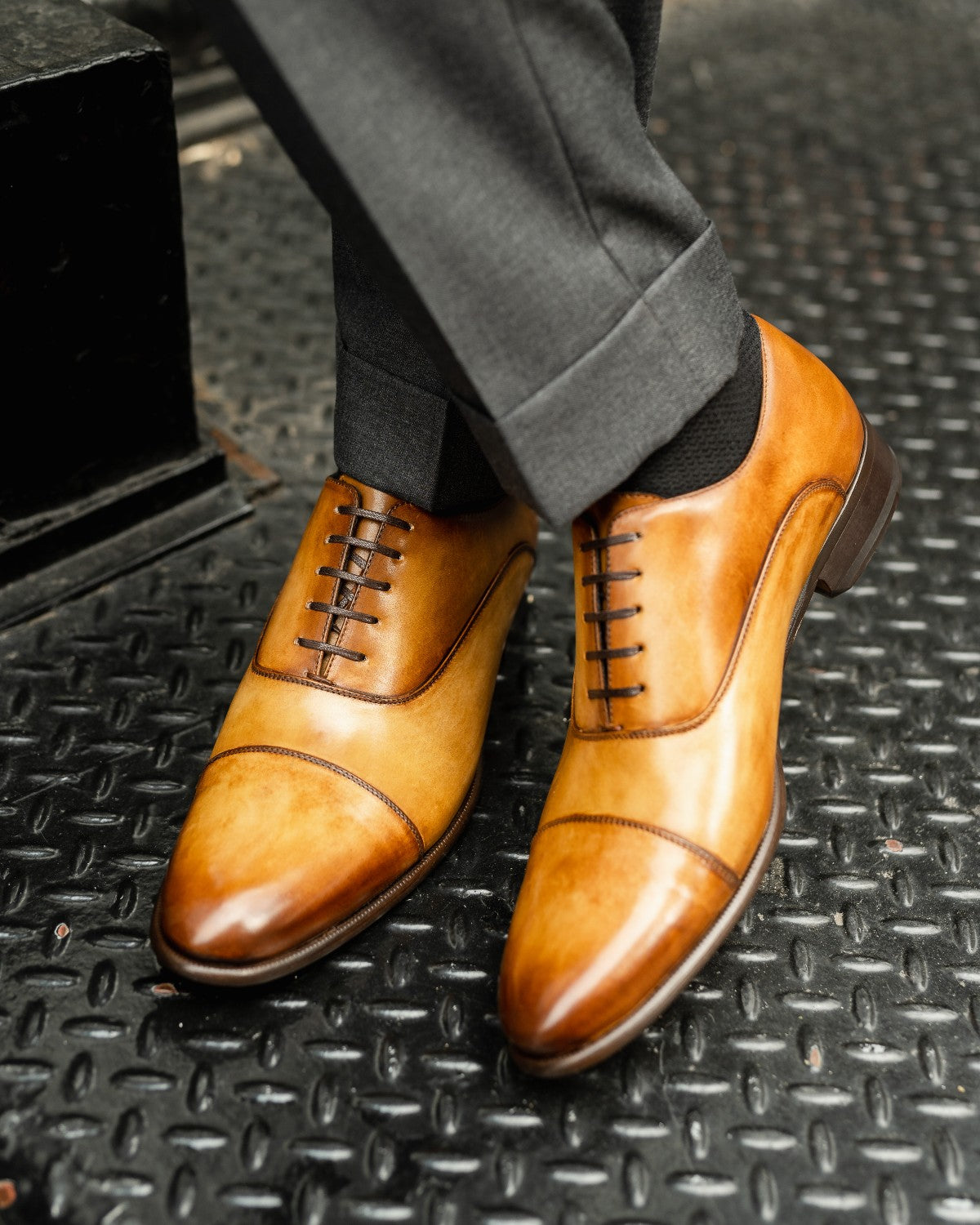 Men's brown cap toe hot sale shoes