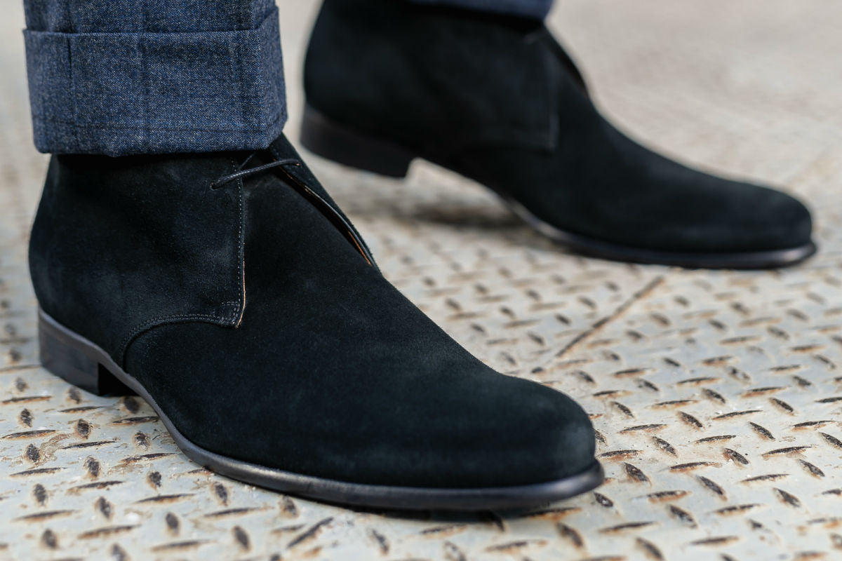 The Newman Chukka Boot - Nero Suede